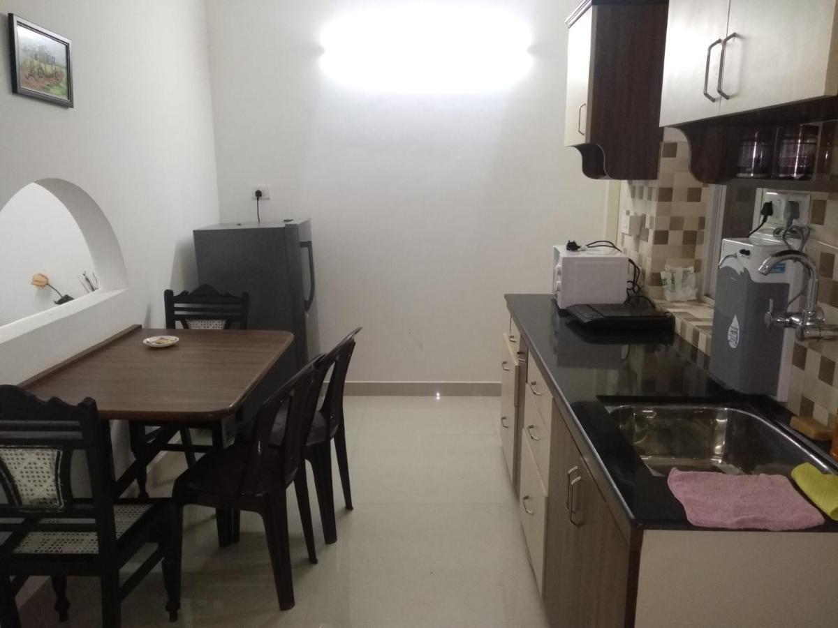 Zalor Residency 2 Apartment Varca Bagian luar foto